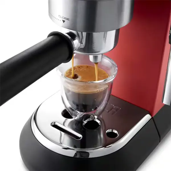 DELONGHI EC685.R Dedica Style eszpresszó kávéfőző, tartály: 1,1 l, Piros – 2. kép