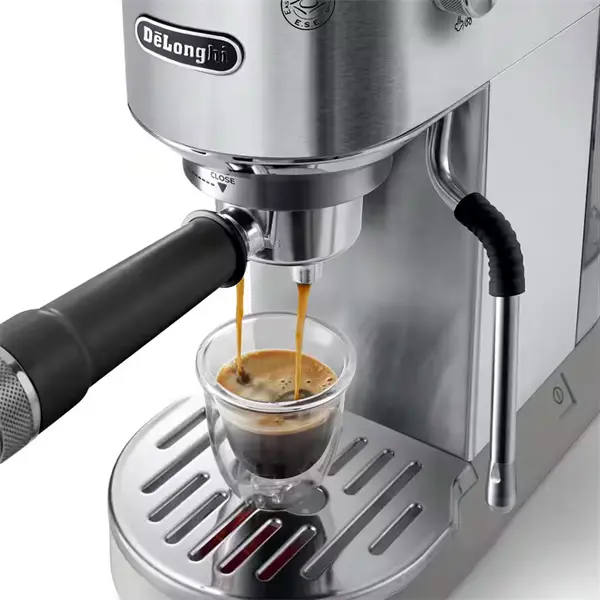 DELONGHI EC890.M Dedica Duo manuális eszpresszó kávéfőző, tartály: 1,1 l, 1450W, Ezüst – 3. kép