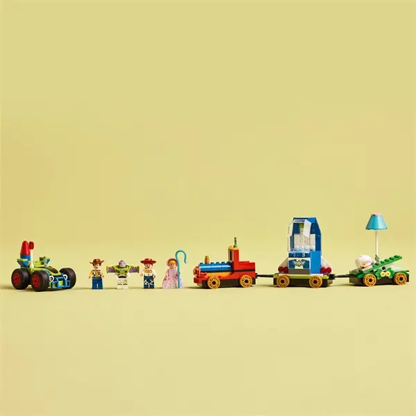LEGO® | Disney és Pixar Toy Story ünnepi vonat és RC versenyautó, építőjáték-készlet 43264 – 6. kép