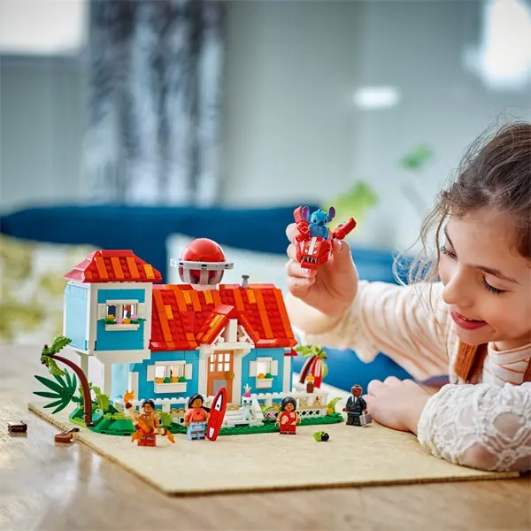 LEGO® | Disney Lilo és Stitch tengerparti háza, építőkészlet játék 43268 – 6. kép