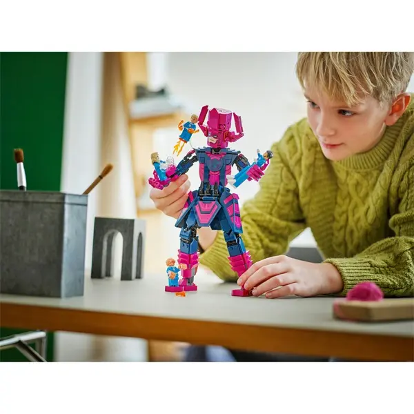 LEGO® | Marvel A Fantasztikus Négyes vs. Galactus építőfigura 76316 – 5. kép