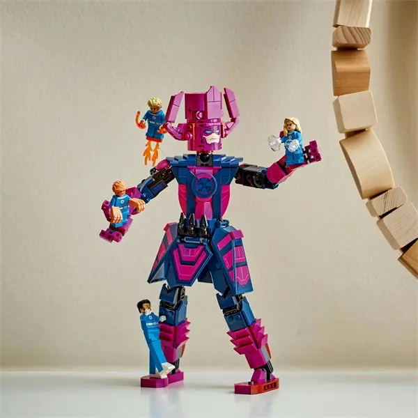 LEGO® | Marvel A Fantasztikus Négyes vs. Galactus építőfigura 76316 – 6. kép