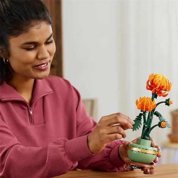 LEGO® Botanicals Krizantém virágdekorációs építőszett 10368 – 6. kép