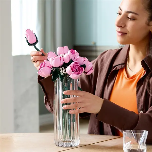 LEGO® Botanicals Rózsaszín rózsacsokor, dekoratív virágok 10374 – 6. kép