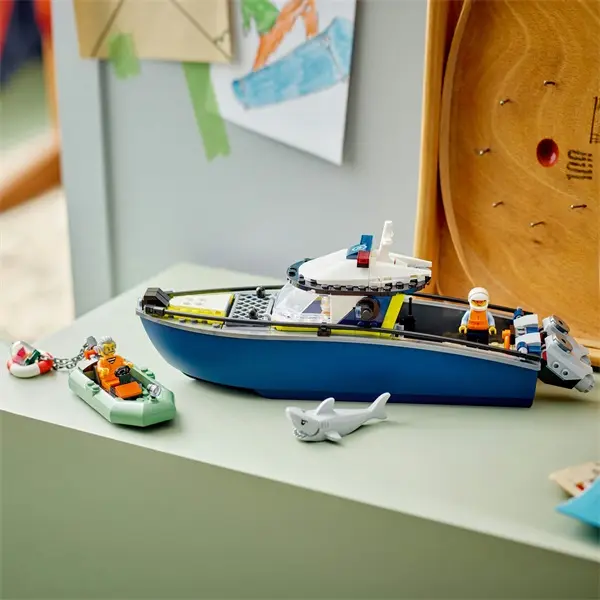 LEGO® City Üldözés rendőrségi csónakkal, játék felfújható motorcsónakkal és gumicsónakkal 60456 – 6. kép