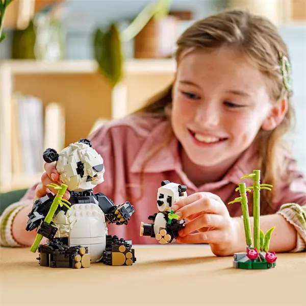 LEGO® Creator 3 az 1-ben Vadállatok: Pandacsalád, játékkészlet 31165 – 5. kép