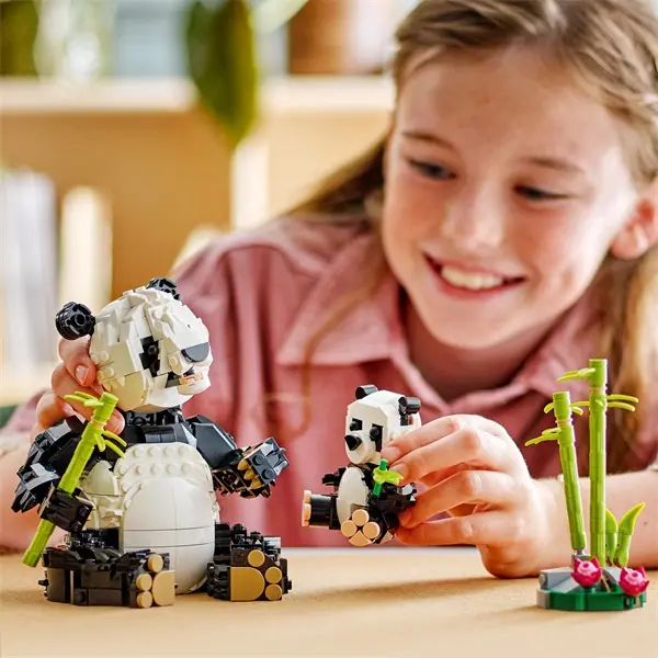 LEGO® Creator 3 az 1-ben Vadállatok: Pandacsalád, játékkészlet 31165 – 6. kép