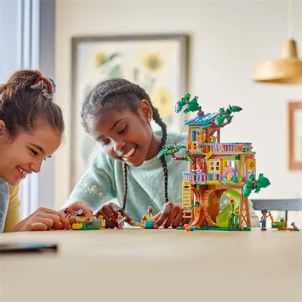 LEGO® Friends Barátság lombház találkahely, építőkészlet vidám történetekhez 42652 – 6. kép