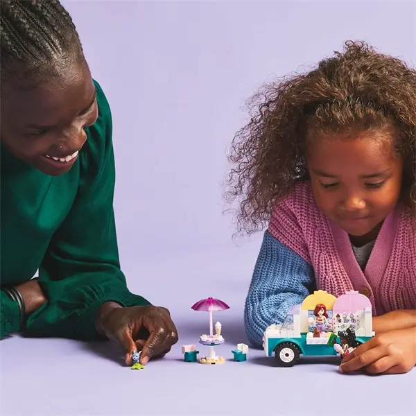 LEGO® Friends Heartlake City fagylaltos kocsi, történetmesélős építőkészlet 42644 – 6. kép