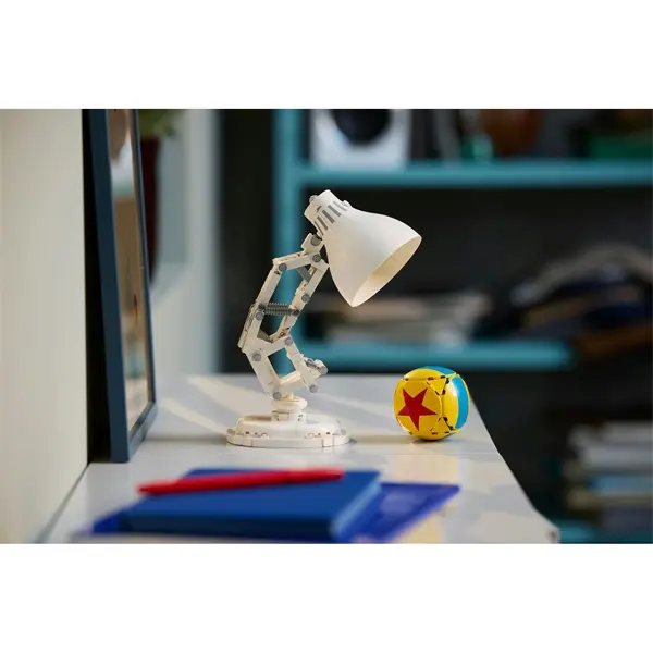 LEGO® Ideas Disney Pixar Luxo Jr., megépíthető és kiállítható modell 21357 – 6. kép