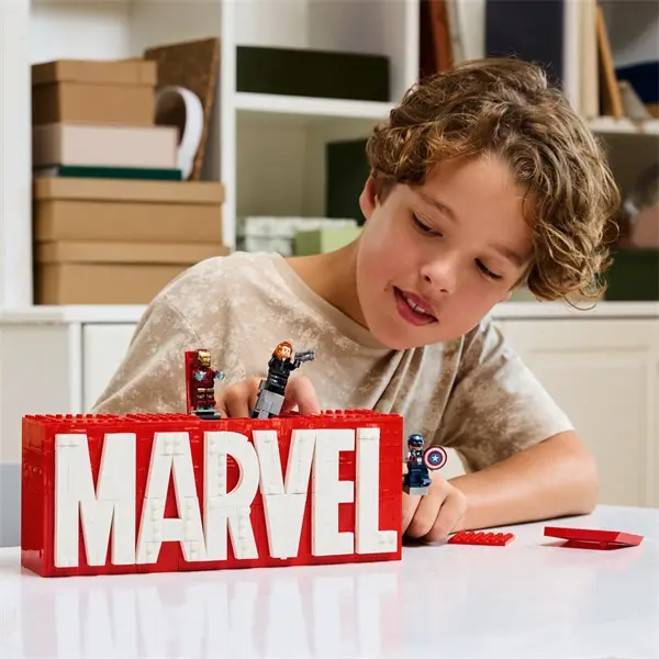 LEGO® | Marvel: MARVEL logó és minifigurák, gyűjthető és megépíthető szett 76313 – 5. kép