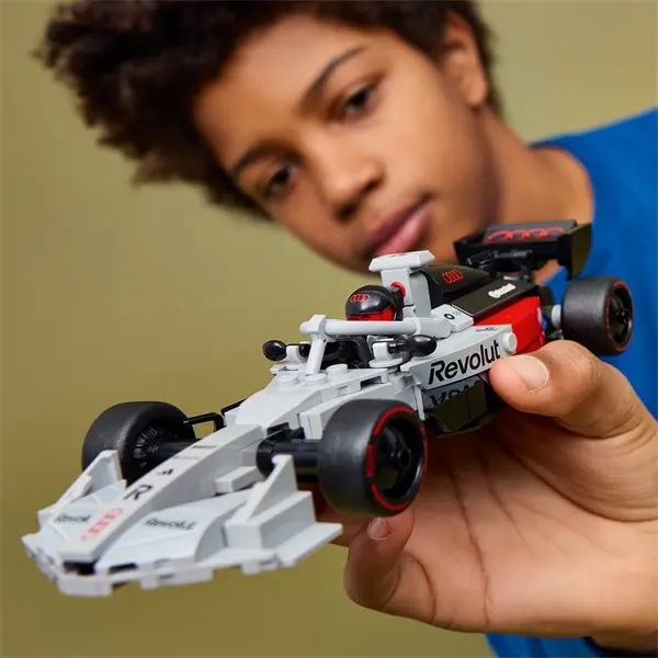 LEGO® Speed Champions Audi Revolut F1® Team R26 versenyautó 77259 – 5. kép