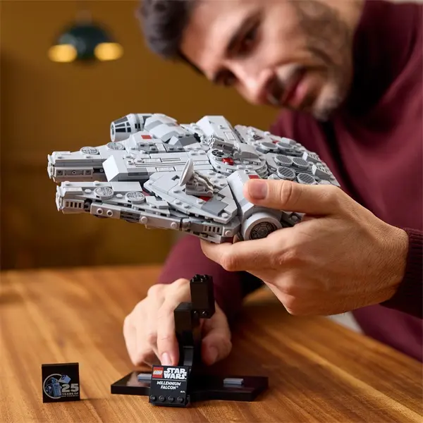 LEGO® Star Wars™ Millennium Falcon™ szett 75375 – 6. kép