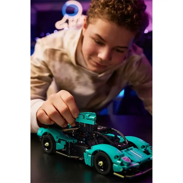 LEGO® Technic Aston Martin Valkyrie, megépíthető autómodellszett 42208 – 5. kép