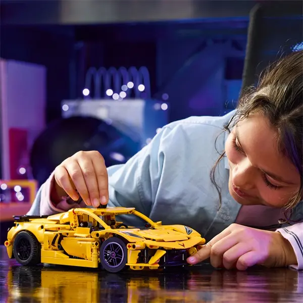 LEGO® Technic Chevrolet Corvette Stingray, autómodell-készlet, járműves játék 42205 – 5. kép