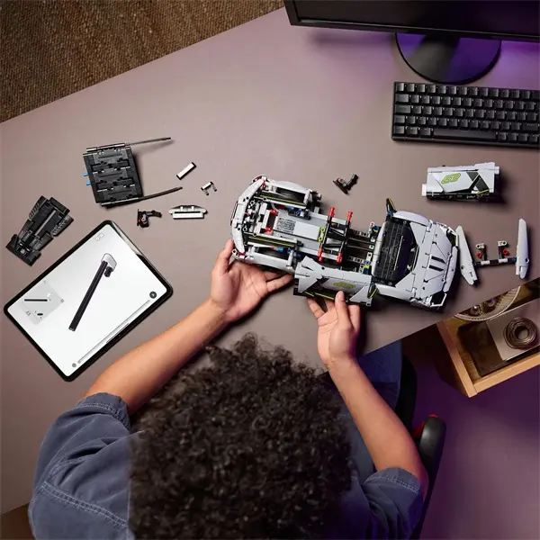 LEGO® Technic Lamborghini Revuelto szuper sportautó készlet, STEM-építőjáték 42214 – 4. kép