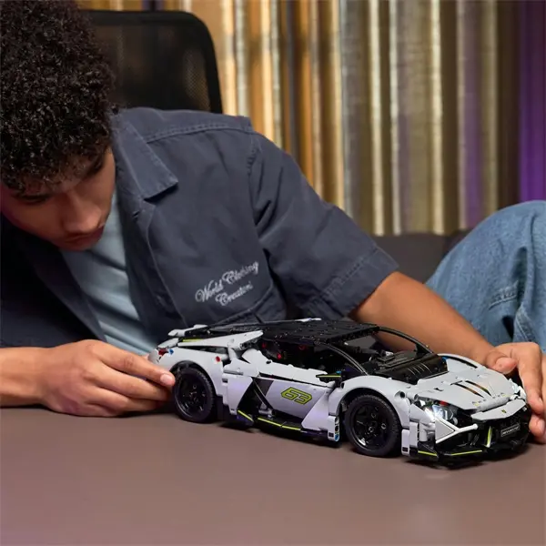 LEGO® Technic Lamborghini Revuelto szuper sportautó készlet, STEM-építőjáték 42214 – 5. kép