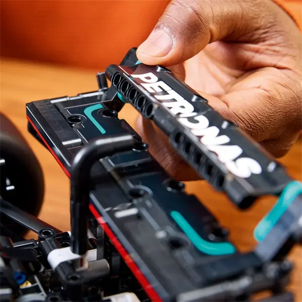 LEGO® Technic Mercedes-AMG F1 W14 E Performance 42171 – 7. kép