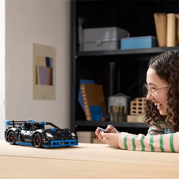 LEGO® Technic Porsche GT4 e-Performance versenyautó játék 42176 – 5. kép