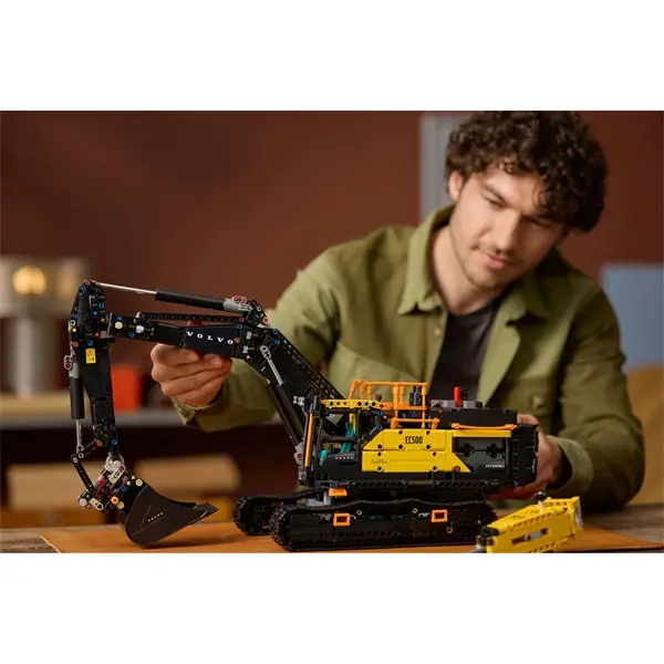 LEGO® Technic Volvo EC500 Hybrid exkavátor szett, ajándék felnőtteknek 42215 – 5. kép
