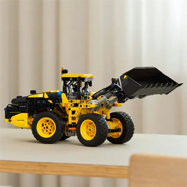 LEGO® Technic Volvo L120 Electric kerekes rakodógép, építőipari játék 42209 – 6. kép