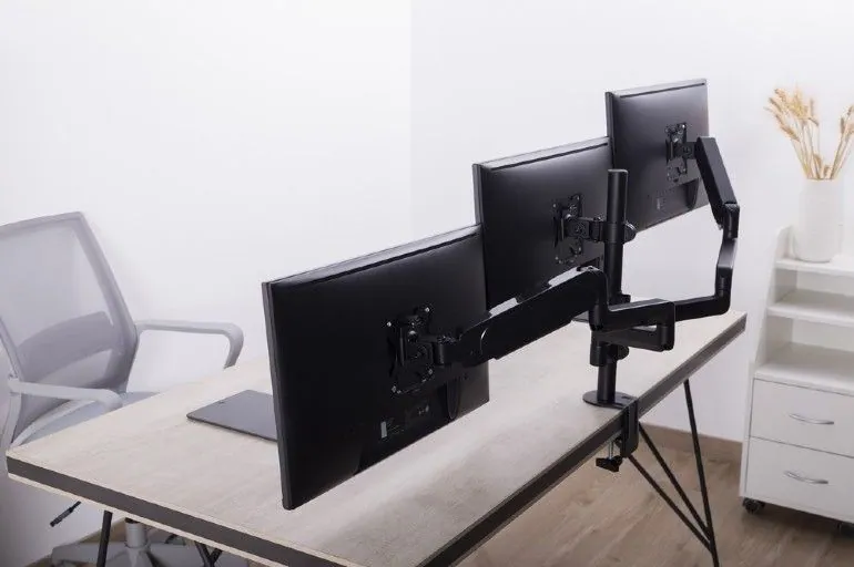 Gembird MA-DA3-01 Desk mounted adjustable mounting arm for 3 monitors full-motion 17"-27" Black – 7. kép