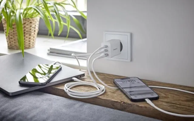 Intenso W65ACC GaN Power Adapter White – 2. kép