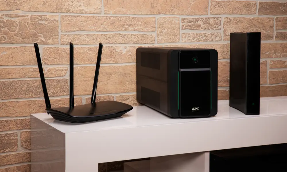 APC BX2200MI-GR 2200VA szünetmentes táp – 3. kép