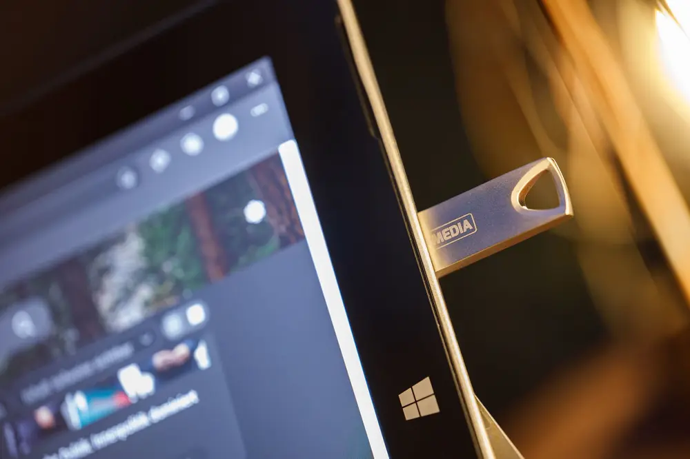 MyMedia 32GB MyAlu USB2.0 Silver – 4. kép